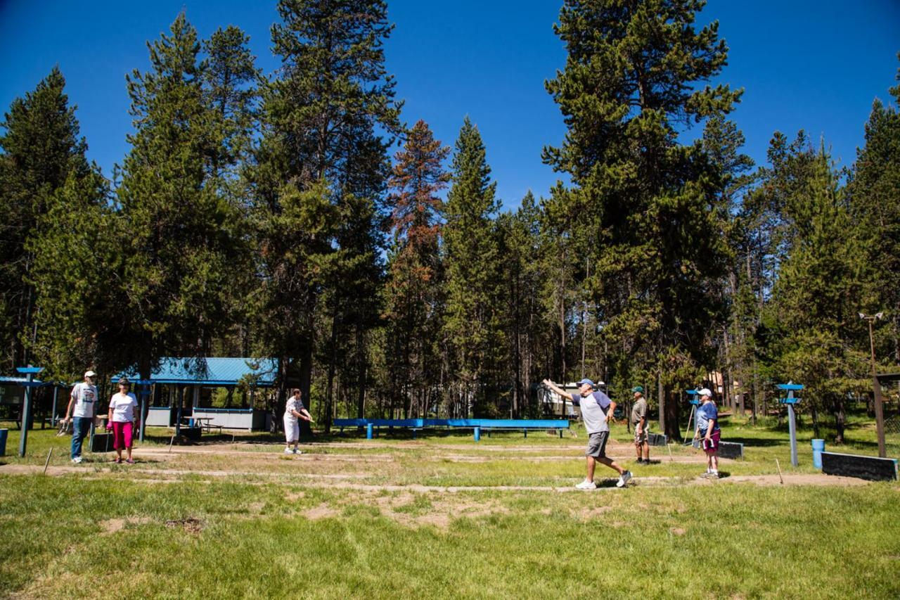 Bend-Sunriver Camping Resort Two-Bedroom Cabin 7 Εξωτερικό φωτογραφία